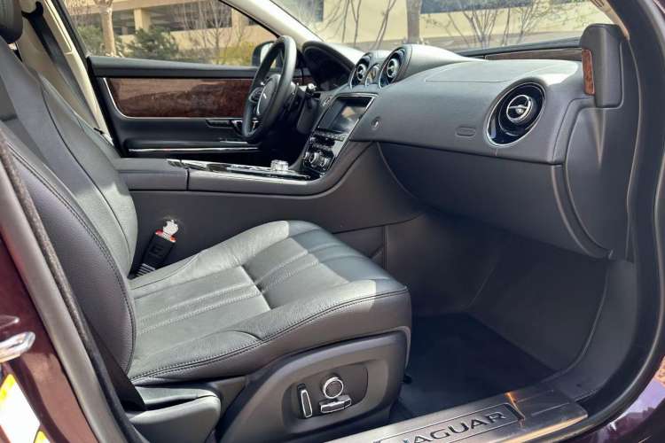 Used Jaguar XJ 2016 XJL 3.0 SC Two-Wheel-Drive Elegant Business Edition Interior 5