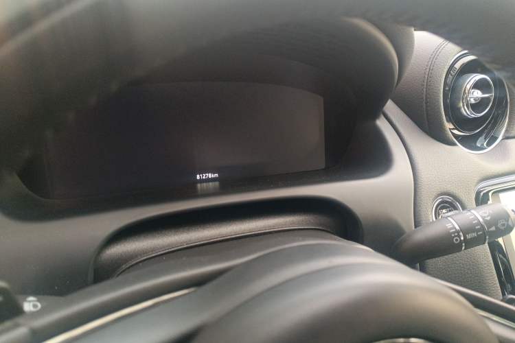 Used Jaguar XJ 2016 XJL 3.0 SC Two-Wheel-Drive Elegant Business Edition Odometer Close Up