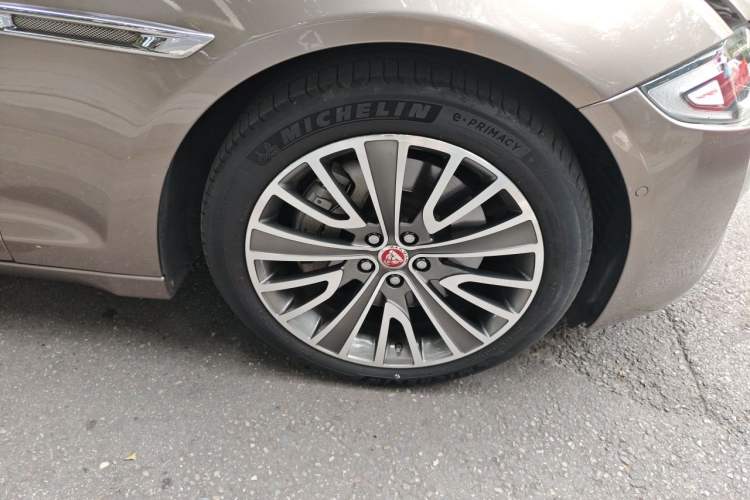 Used Jaguar XJ 2016 XJL 3.0 SC Two-Wheel-Drive Elegant Business Edition Right Front Wheel Hub