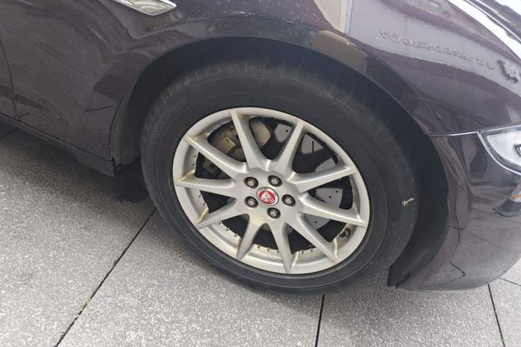 Used Jaguar XJ 2016 XJL 2.0T Two-Wheel-Drive Elegant Business Edition Right Front Wheel Hub