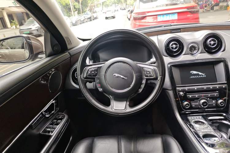 Used Jaguar XJ 2016 XJL 3.0 SC Two-Wheel-Drive Elegant Business Edition Steering Wheel