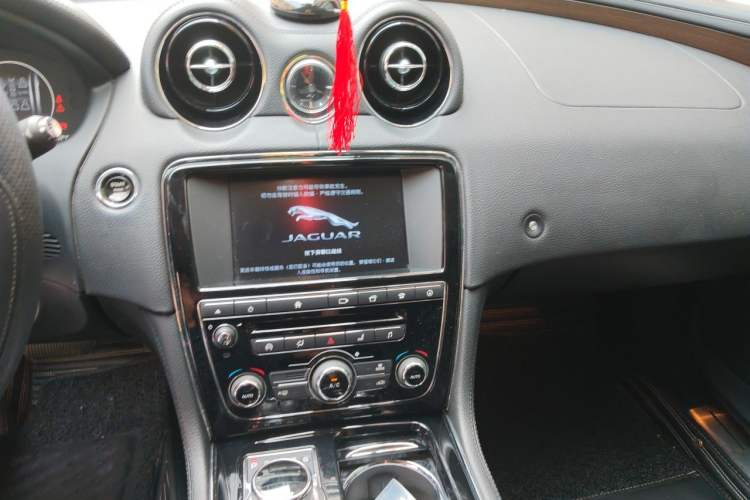 Used Jaguar XJ 2016 XJL 2.0T Two-Wheel-Drive Elegant Business Edition Audio And AC Panel