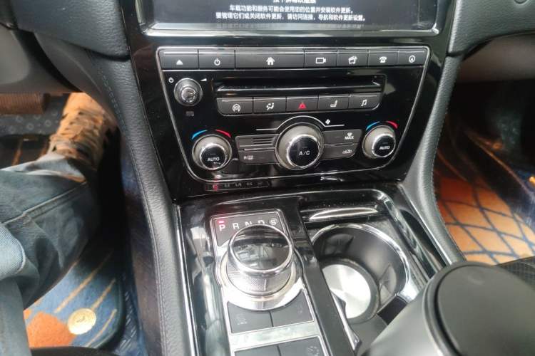 Used Jaguar XJ 2016 XJL 3.0 SC Two-Wheel-Drive Elegant Business Edition Audio And AC Panel