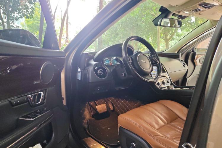 Used Jaguar XJ 2016 XJL 3.0 SC Four-Wheel Drive Panoramic Business Edition Driver Seat