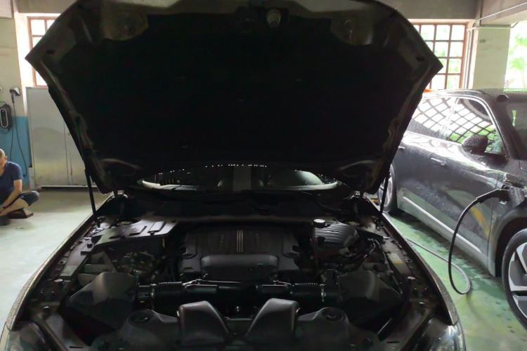 Used Jaguar XJ 2016 XJL 3.0 SC Two-Wheel-Drive Elegant Business Edition Engine Bay