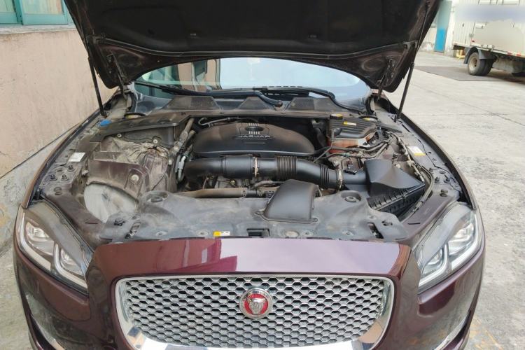 Used Jaguar XJ 2016 XJL 2.0T Two-Wheel-Drive Elegant Business Edition Engine Bay