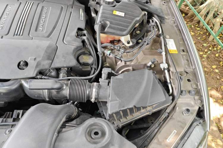 Used Jaguar XJ 2016 XJL 3.0 SC Two-Wheel-Drive Elegant Business Edition Engine Bay Left