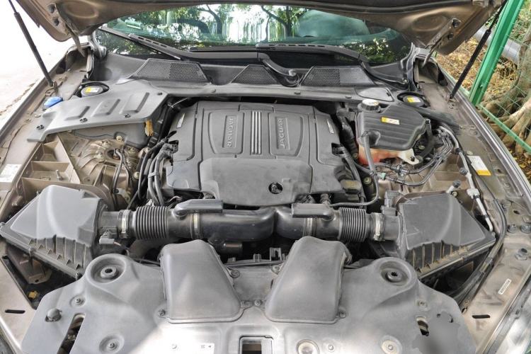 Used Jaguar XJ 2016 XJL 3.0 SC Two-Wheel-Drive Elegant Business Edition Engine Bay