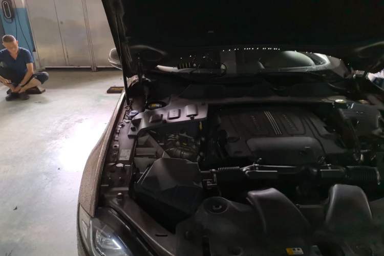 Used Jaguar XJ 2016 XJL 3.0 SC Two-Wheel-Drive Elegant Business Edition Engine Bay Right