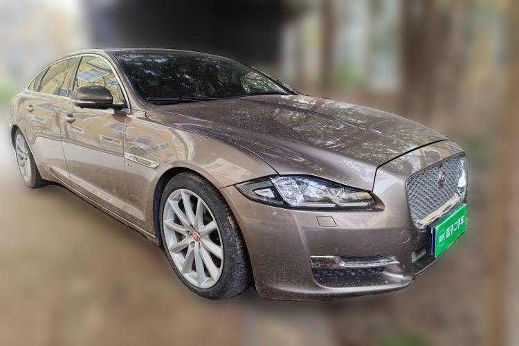 Used Jaguar XJ 2016 XJL 3.0 SC Four-Wheel Drive Panoramic Business Edition Front Right 45 Deg