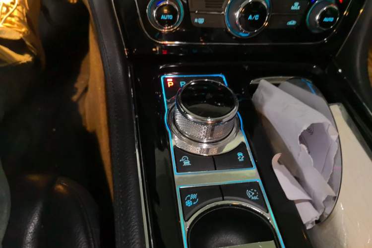 Used Jaguar XJ 2016 XJL 3.0 SC Two-Wheel-Drive Elegant Business Edition Gear Lever