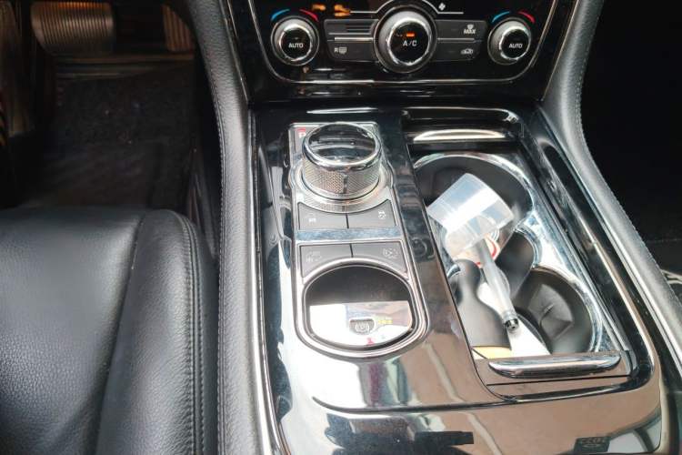Used Jaguar XJ 2016 XJL 2.0T Two-Wheel-Drive Elegant Business Edition Gear Lever