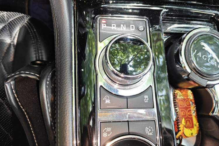 Used Jaguar XJ 2016 XJL 3.0 SC Two-Wheel-Drive Elegant Business Edition Gear Lever