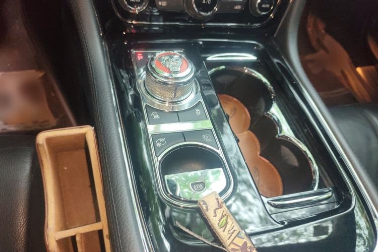 Used Jaguar XJ 2016 XJL 3.0 SC Two-Wheel-Drive Elegant Business Edition Gear Lever