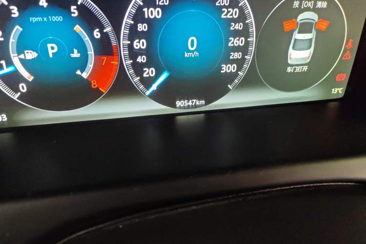 Used Jaguar XJ 2016 XJL 3.0 SC Four-Wheel Drive Panoramic Business Edition Odometer Close Up