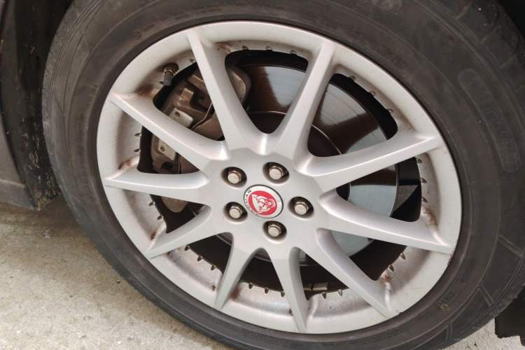 Used Jaguar XJ 2016 XJL 2.0T Two-Wheel-Drive Elegant Business Edition Right Front Wheel Hub