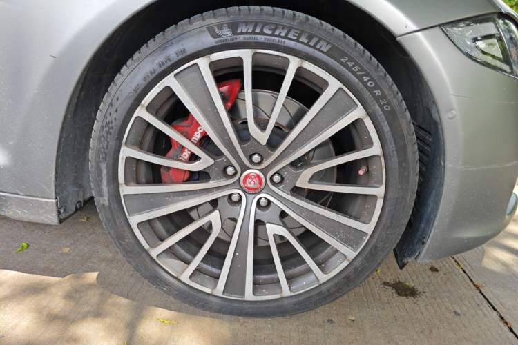 Used Jaguar XJ 2016 XJL 3.0 SC Two-Wheel-Drive Elegant Business Edition Right Front Wheel Hub