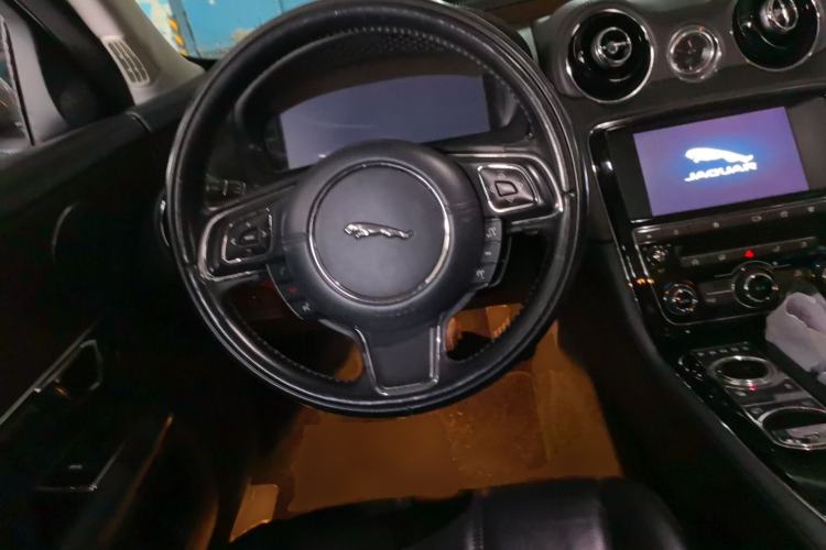 Used Jaguar XJ 2016 XJL 3.0 SC Two-Wheel-Drive Elegant Business Edition Steering Wheel