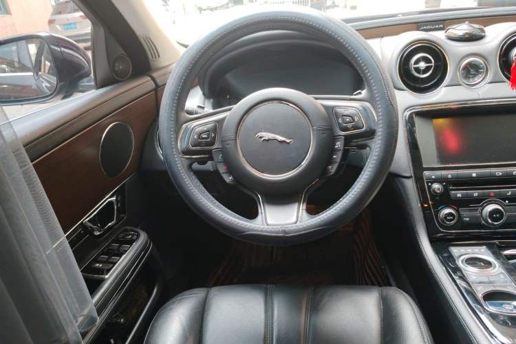 Used Jaguar XJ 2016 XJL 2.0T Two-Wheel-Drive Elegant Business Edition Steering Wheel