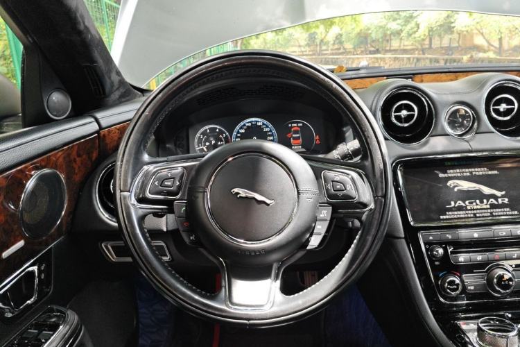 Used Jaguar XJ 2016 XJL 3.0 SC Two-Wheel-Drive Elegant Business Edition Steering Wheel