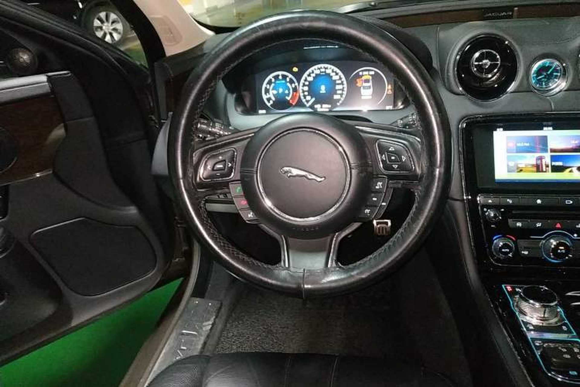 Used Jaguar XJ 2016 XJL 3.0 SC Two-Wheel-Drive Elegant Business Edition Steering Wheel
