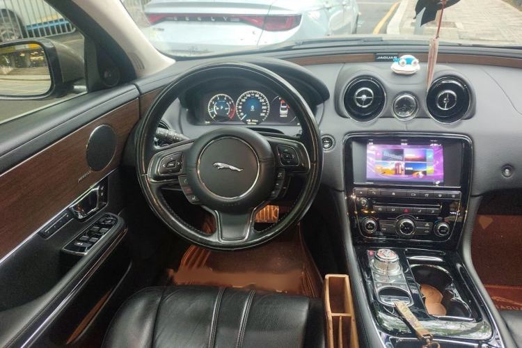 Used Jaguar XJ 2016 XJL 3.0 SC Two-Wheel-Drive Elegant Business Edition Steering Wheel