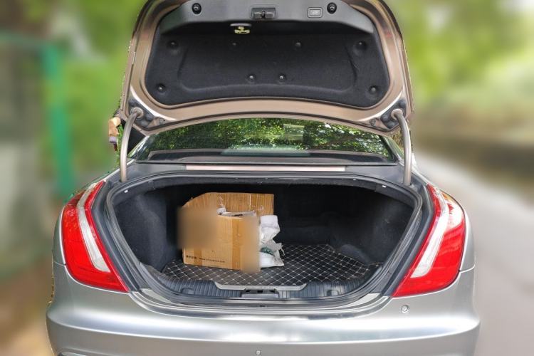 Used Jaguar XJ 2016 XJL 3.0 SC Two-Wheel-Drive Elegant Business Edition Trunk