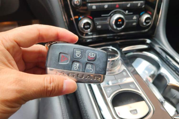 Used Jaguar XJ 2016 XJL 2.0T Two-Wheel-Drive Elegant Business Edition Vehicle Key