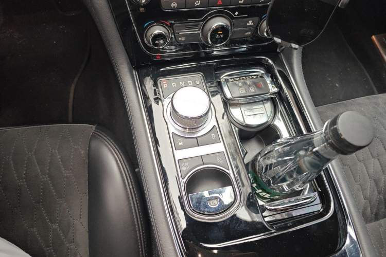 Used Jaguar XJ 2016 XJL 3.0 SC Four-Wheel Drive Panoramic Business Edition Gear Lever