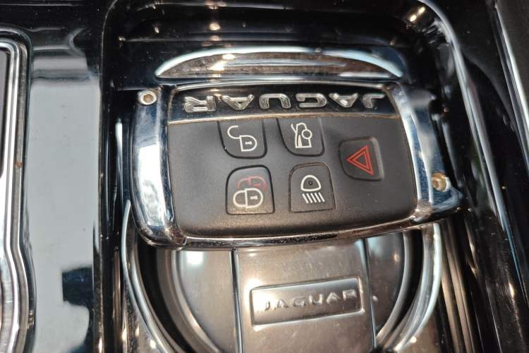 Used Jaguar XJ 2016 XJL 3.0 SC Four-Wheel Drive Panoramic Business Edition Vehicle Key