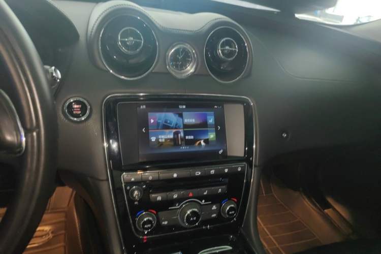 Used Jaguar XJ 2016 XJL 2.0T Two-Wheel-Drive Elegant Business Edition Audio And AC Panel