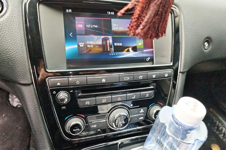 Used Jaguar XJ 2016 XJL 3.0 SC Two-Wheel-Drive Elegant Business Edition Audio And AC Panel