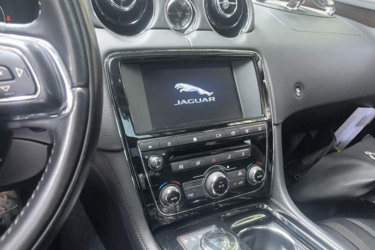 Used Jaguar XJ 2016 XJL 3.0 SC Two-Wheel-Drive Elegant Business Edition Audio And AC Panel