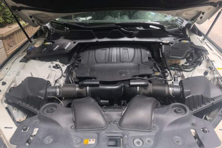Used Jaguar XJ 2016 XJL 3.0 SC Two-Wheel-Drive Elegant Business Edition Engine Bay