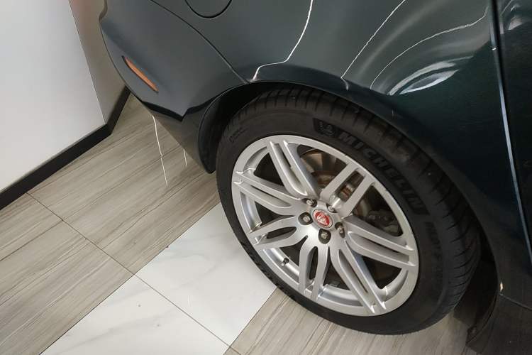 Used Jaguar XJ 2016 XJL 3.0 SC Two-Wheel-Drive Elegant Business Edition Exterior 4