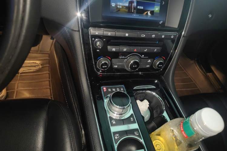 Used Jaguar XJ 2016 XJL 2.0T Two-Wheel-Drive Elegant Business Edition Gear Lever