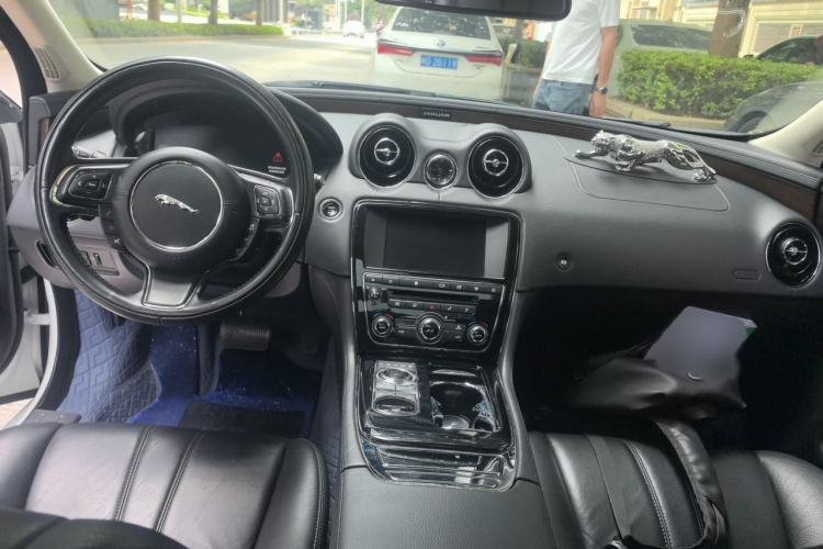 Used Jaguar XJ 2016 XJL 3.0 SC Two-Wheel-Drive Elegant Business Edition Interior 2