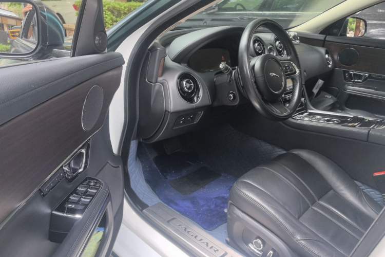 Used Jaguar XJ 2016 XJL 3.0 SC Two-Wheel-Drive Elegant Business Edition Interior 3