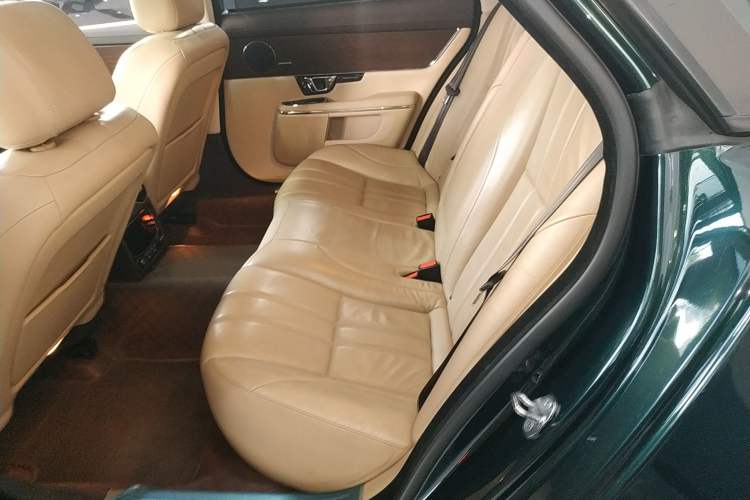 Used Jaguar XJ 2016 XJL 3.0 SC Two-Wheel-Drive Elegant Business Edition Left Rear Seat