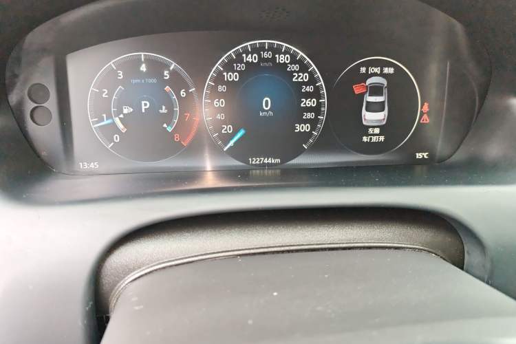 Used Jaguar XJ 2016 XJL 3.0 SC Two-Wheel-Drive Elegant Business Edition Odometer Close Up