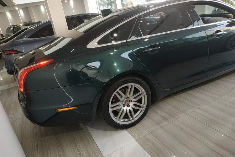 Used Jaguar XJ 2016 XJL 3.0 SC Two-Wheel-Drive Elegant Business Edition Rear Right 45 Deg