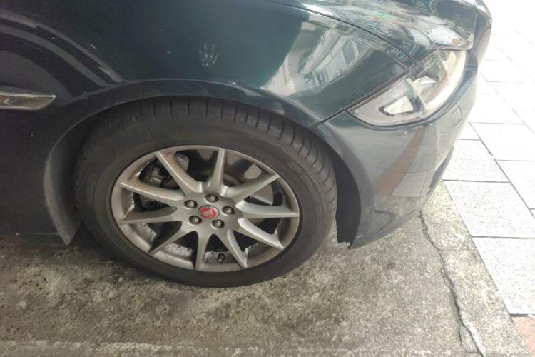 Used Jaguar XJ 2016 XJL 2.0T Two-Wheel-Drive Elegant Business Edition Right Front Wheel Hub