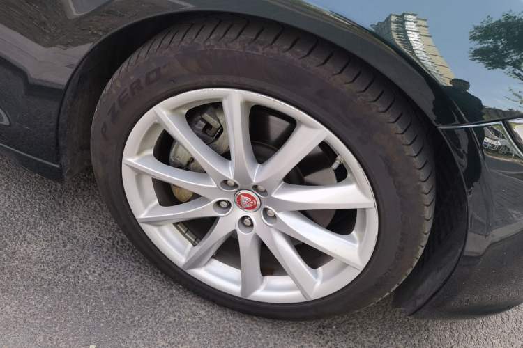 Used Jaguar XJ 2016 XJL 3.0 SC Four-Wheel Drive Panoramic Business Edition Right Front Wheel Hub