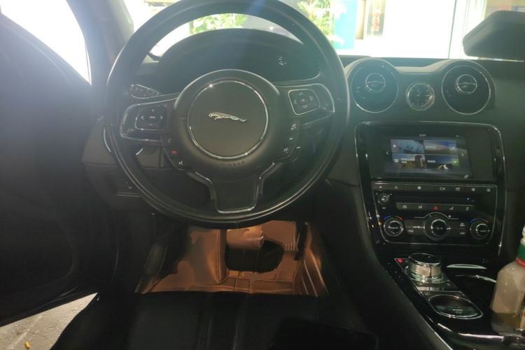 Used Jaguar XJ 2016 XJL 2.0T Two-Wheel-Drive Elegant Business Edition Steering Wheel