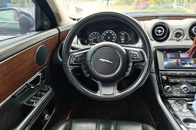 Used Jaguar XJ 2016 XJL 3.0 SC Two-Wheel-Drive Elegant Business Edition Steering Wheel