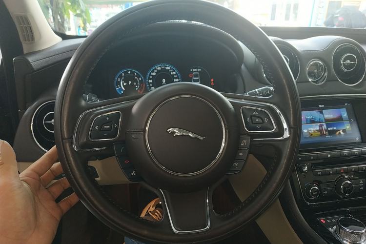 Used Jaguar XJ 2016 XJL 3.0 SC Two-Wheel-Drive Elegant Business Edition Steering Wheel