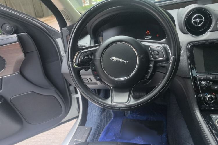 Used Jaguar XJ 2016 XJL 3.0 SC Two-Wheel-Drive Elegant Business Edition Steering Wheel