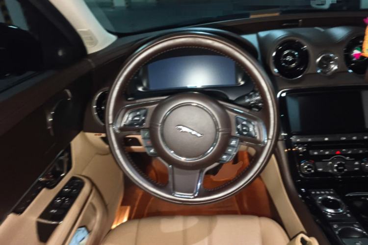 Used Jaguar XJ 2016 XJL 3.0 SC Two-Wheel-Drive Elegant Business Edition Steering Wheel