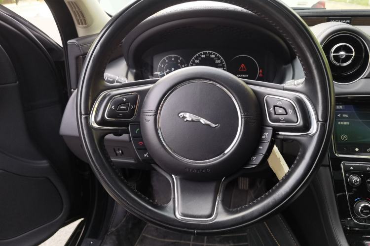 Used Jaguar XJ 2016 XJL 3.0 SC Four-Wheel Drive Panoramic Business Edition Steering Wheel