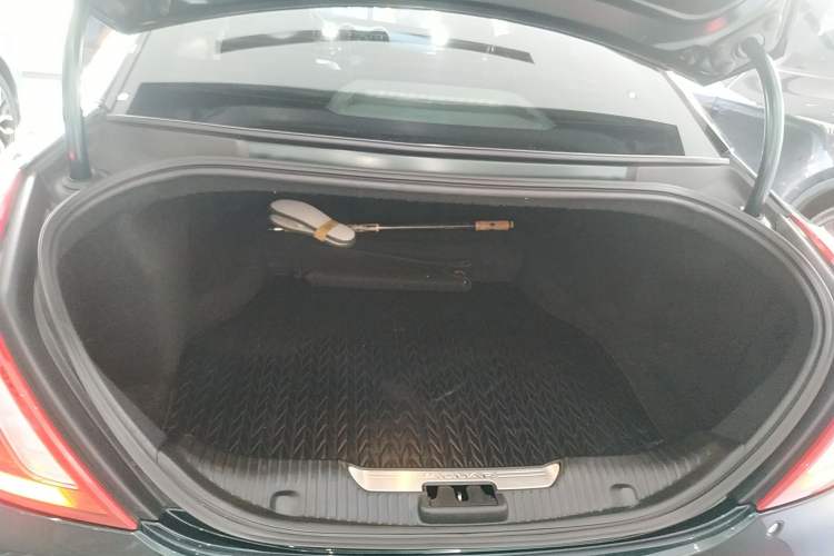 Used Jaguar XJ 2016 XJL 3.0 SC Two-Wheel-Drive Elegant Business Edition Trunk